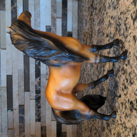 Breyer Classic Mustaño model #480 - Picture 2 of 6